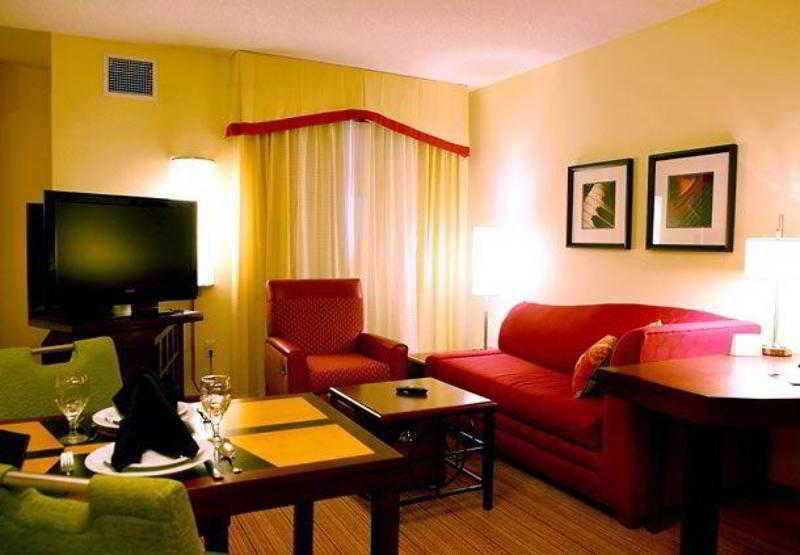Hotel By Marriott Downtown Uab 3*